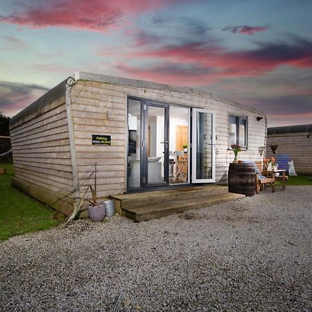 Wheal Prosper- Beautifully Fitted Wooden Lodge Helston Cornwall Exterior photo