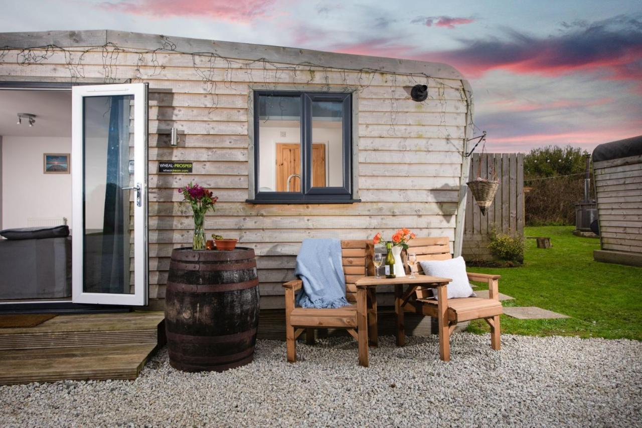 Wheal Prosper- Beautifully Fitted Wooden Lodge Helston Cornwall Exterior photo