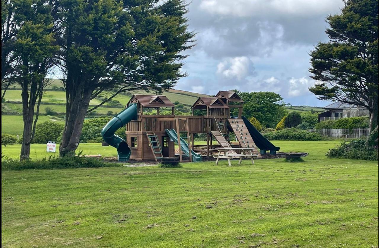 Wheal Prosper- Beautifully Fitted Wooden Lodge Helston Cornwall Exterior photo